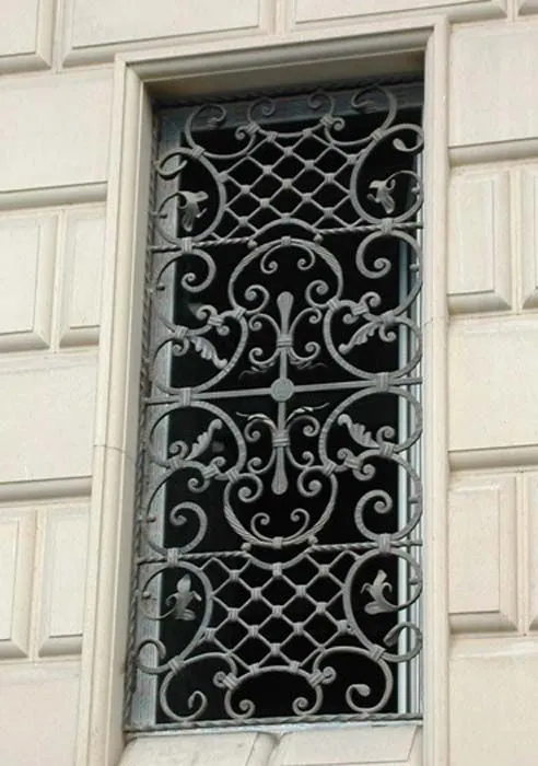 Song cửa sổ sắt mỹ thuật phong cách cổ điển