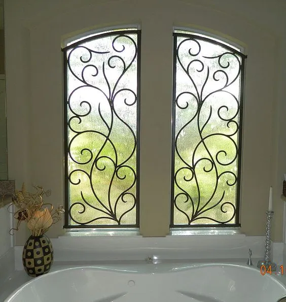 Mẫu song sắt mỹ nghệ kết hợp họa tiết hình học