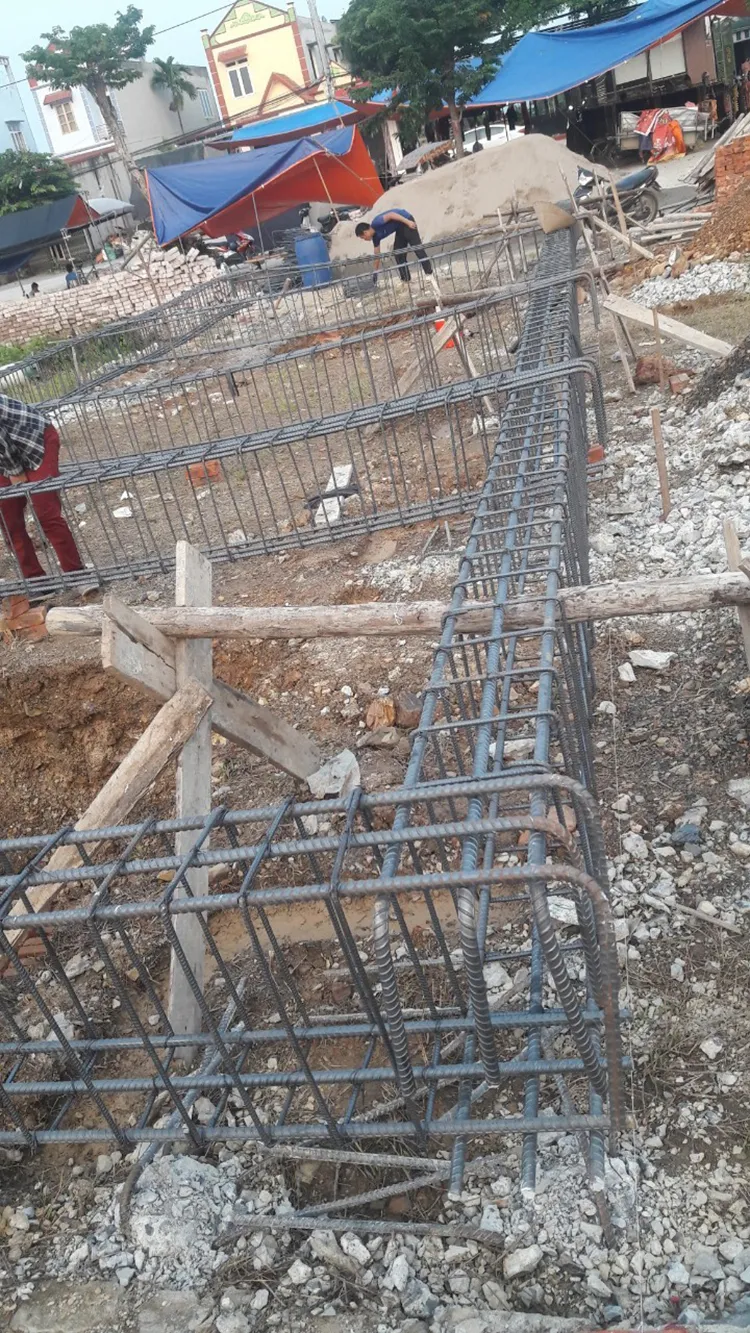 Đập đầu cọc bị âm, râu thép bị bẻ bẹp nằm ngang