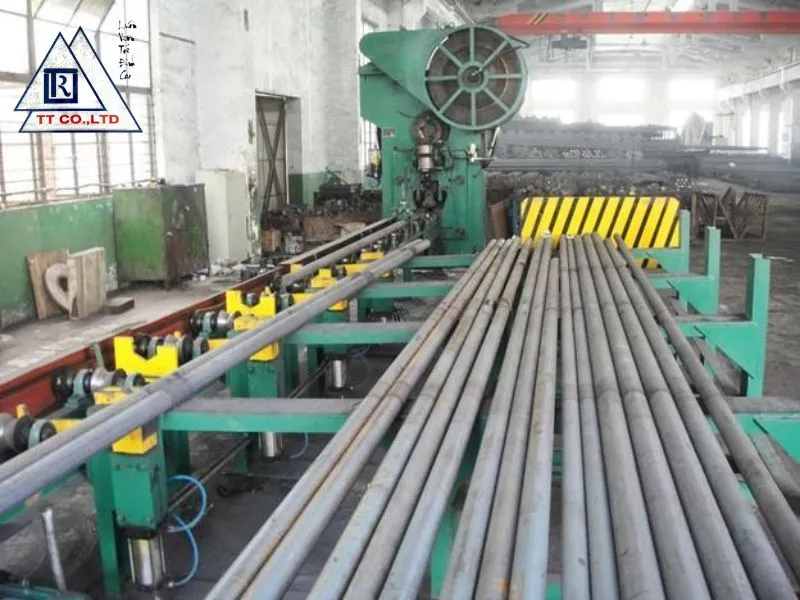 Cắt phôi inox bằng máy móc hiện đại