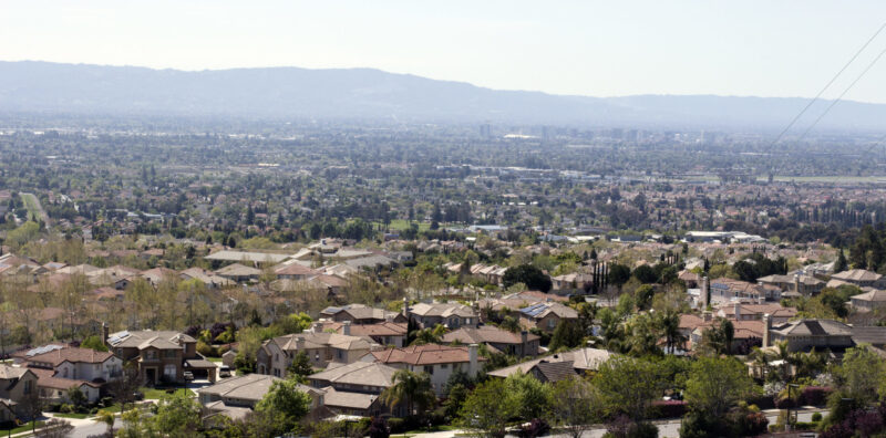 Những Cuộc Đời Phía Sau Song Cửa Sắt: Hành Trình Hoàn Lương