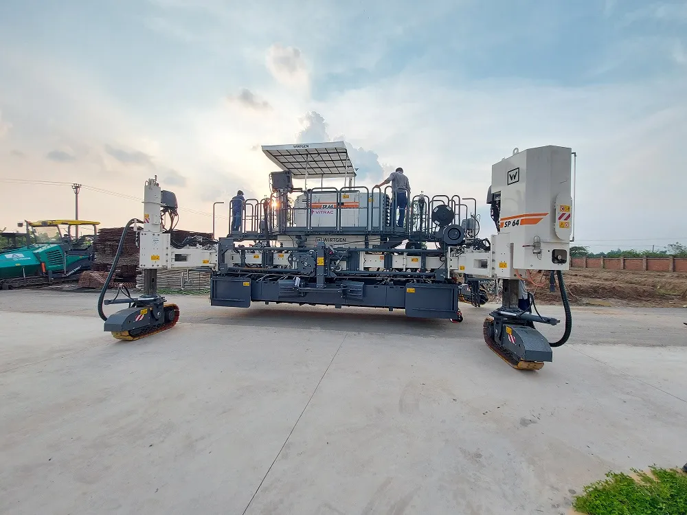 Bảng điều khiển của máy trải bê tông Wirtgen SP 64