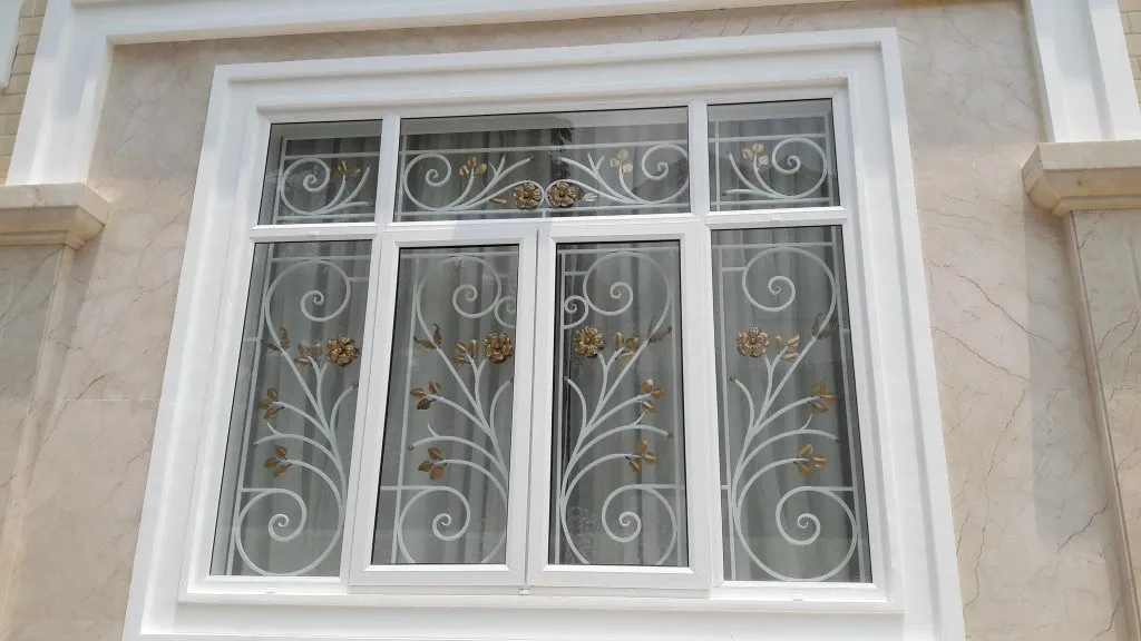 Mẫu song sắt hộp với hoa văn mỹ thuật đơn giản