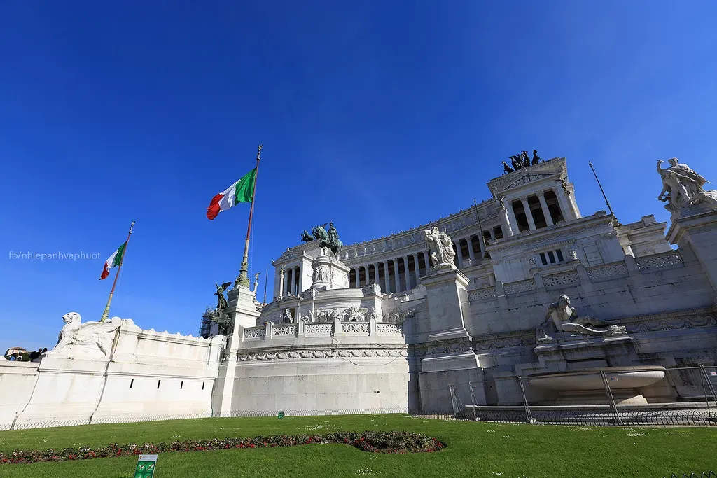 Toàn cảnh Quảng trường Venezia, một công trình hậu kỳ vĩ đại lấy cảm hứng từ nền văn minh la mã