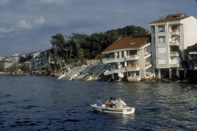 Động đất Izmit 1999