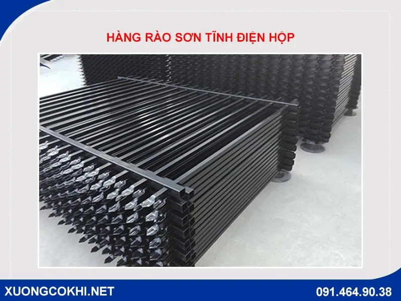 Hàng rào sắt hộp sơn tĩnh điện màu đen cho nhà phố