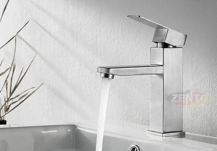 Chi tiết bề mặt xước (brushed) của vòi lavabo inox 304