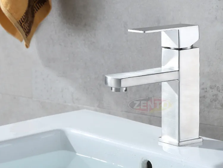 Vòi lavabo SUS3324-EC lắp đặt hoàn chỉnh trên chậu rửa