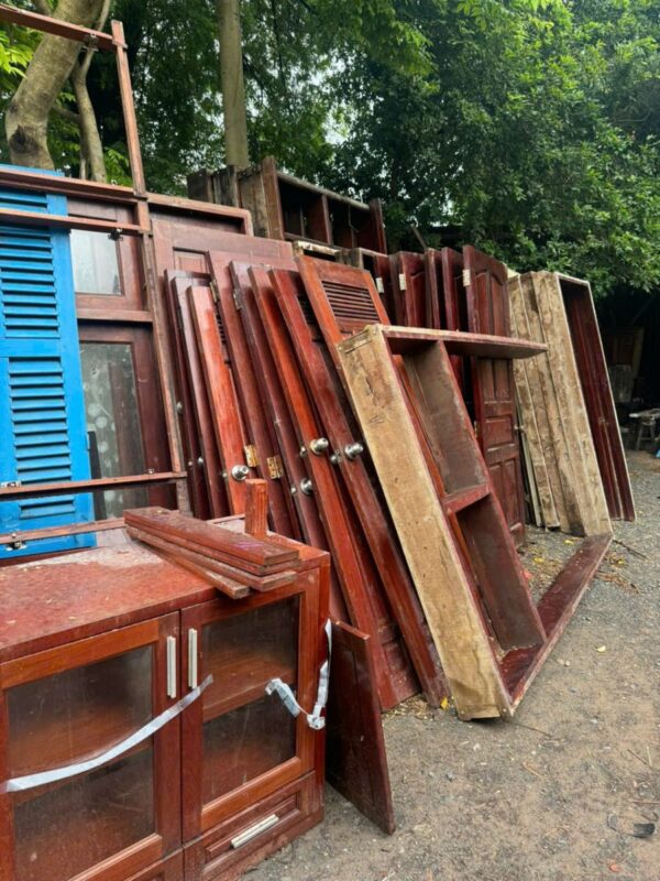 Thu Mua Cửa Sắt Cũ TPHCM Giá Cao, Thanh Lý Nhanh Chóng Chuyên Nghiệp