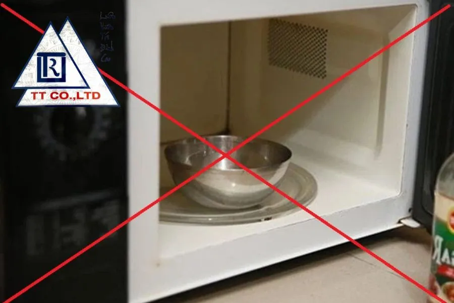 Inox có cho vào lò vi sóng được không