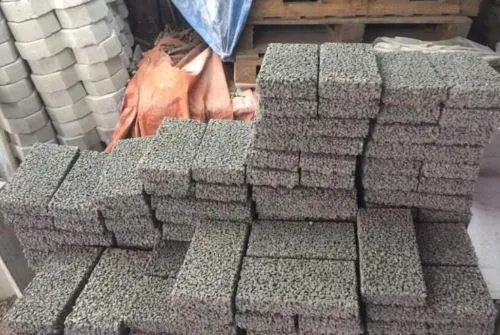 Gạch tự chèn làm từ bê tông xi măng rỗng