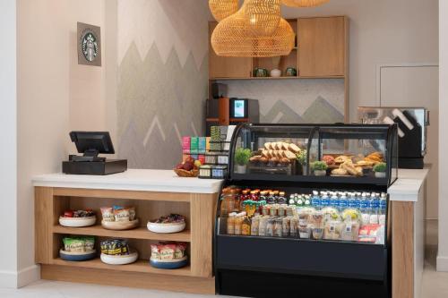 Đặt Két Sắt Trong Tủ Quần Áo: Hướng Dẫn Chi Tiết Cho An Toàn & Tiện Lợi