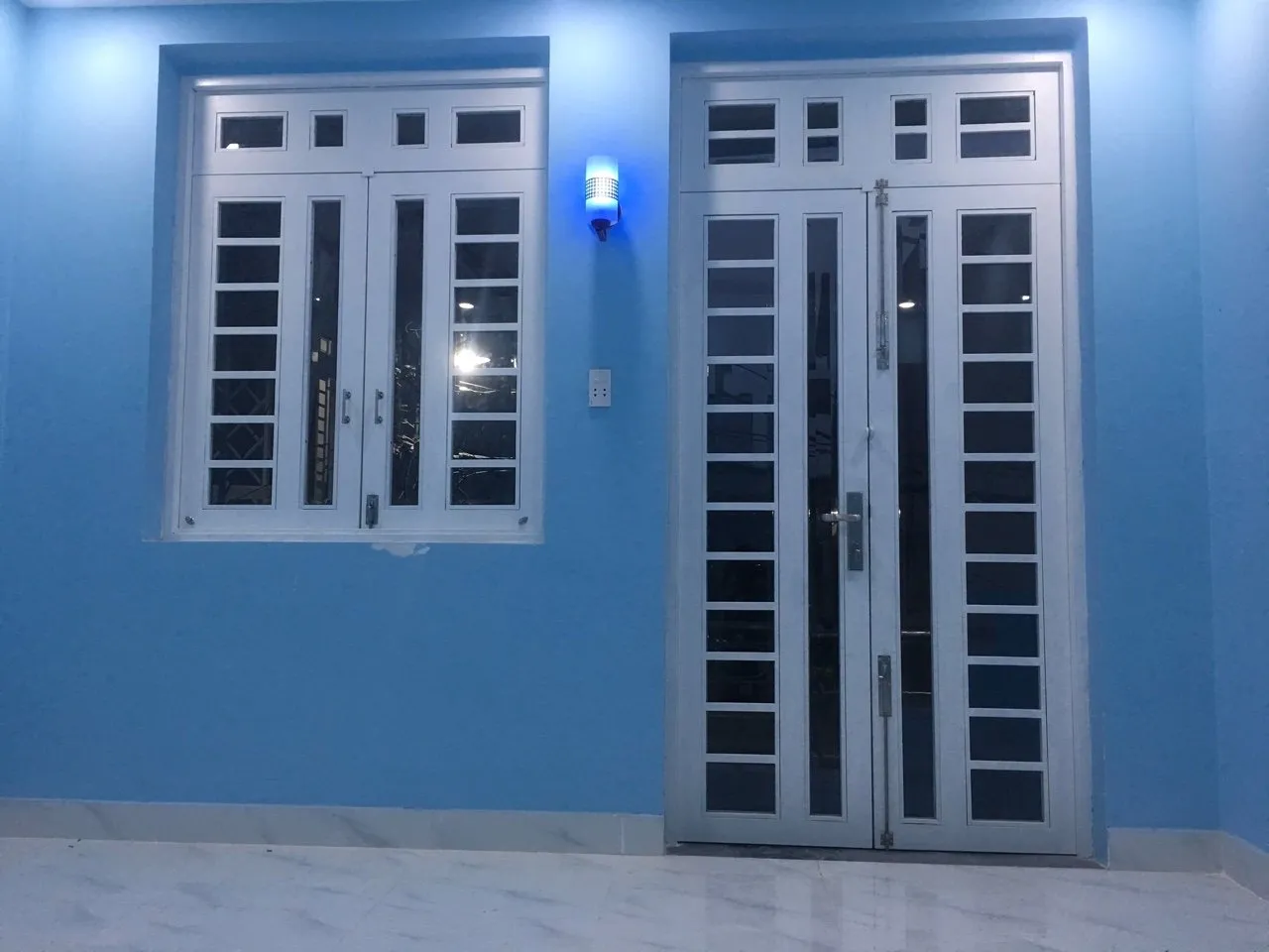 Mẫu cửa sắt 2 cánh CNC với hoa văn sắc nét