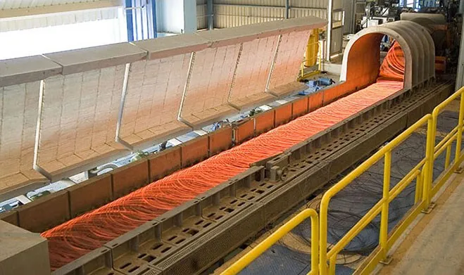 Thiết bị hiện đại trong xưởng luyện thép