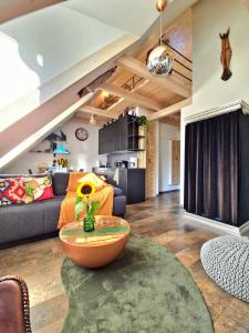 Giá Bộ Bàn Ghế Inox Tròn 10 Người: Hướng Dẫn Chi Tiết Chọn Mua & Báo Giá