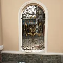 Song cửa sổ sắt rèn kết hợp hoa văn