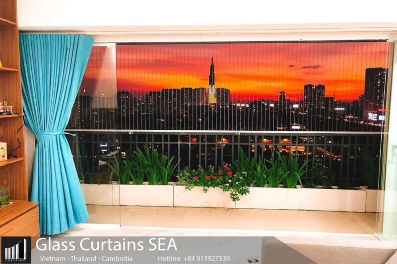 So Sánh Chi Tiết: Lan Can Kính Cường Lực Hiện Đại và Lan Can Inox Truyền Thống