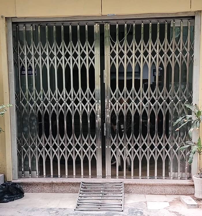 Cửa Xếp Inox: Báo Giá Chi Tiết và Lưu Ý Quan Trọng Tại Hà Nội