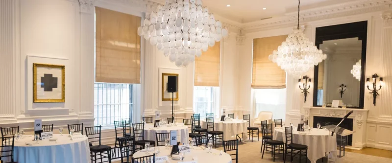 Khám Phá Vẻ Đẹp & Công Năng: Kệ Sách Bằng Sắt Nghệ Thuật Hiện Đại