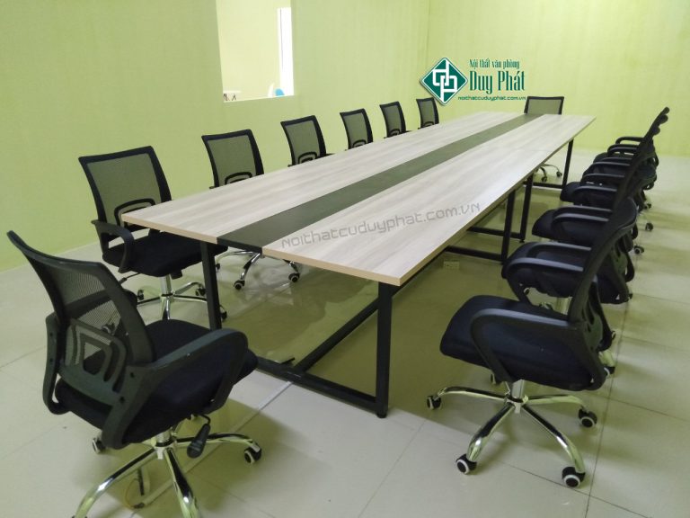 Cận cảnh chi tiết chân bàn họp bằng sắt sơn tĩnh điện