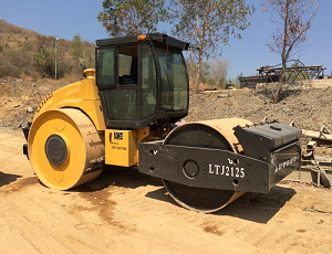 Xe Lu Tĩnh 3 Bánh Sắt LUTONG LTJ2125: Thông Số Kỹ Thuật Và Ứng Dụng Chi Tiết