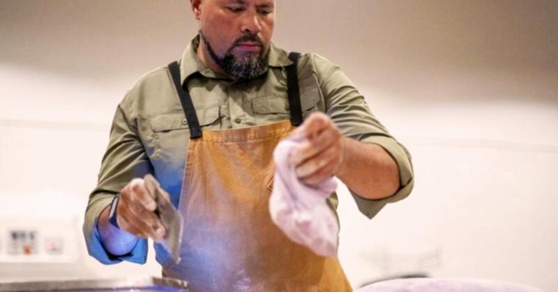 Khám Phá Các Mẫu Bàn Ăn Chân Sắt Đẹp, Bền và Sang Trọng Cho Không Gian Hiện Đại