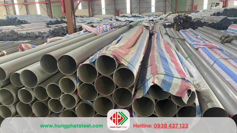 Ống inox 304 phi 114 với đặc tính bền bỉ và chống ăn mòn