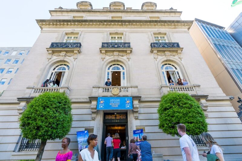 Khám Phá Mẫu Cổng Sắt Hộp 2 Cánh Đẹp Nhất: Xu Hướng Hiện Đại 2025