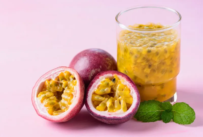 Chanh dây tím với vỏ màu tím đậm đặc trưng