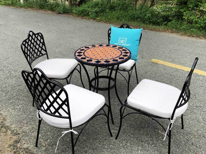 Bàn Ghế Sắt Mỹ Thuật BGS-MT423: Nét Đẹp Cổ Điển Châu Âu Cho Không Gian Ngoài Trời