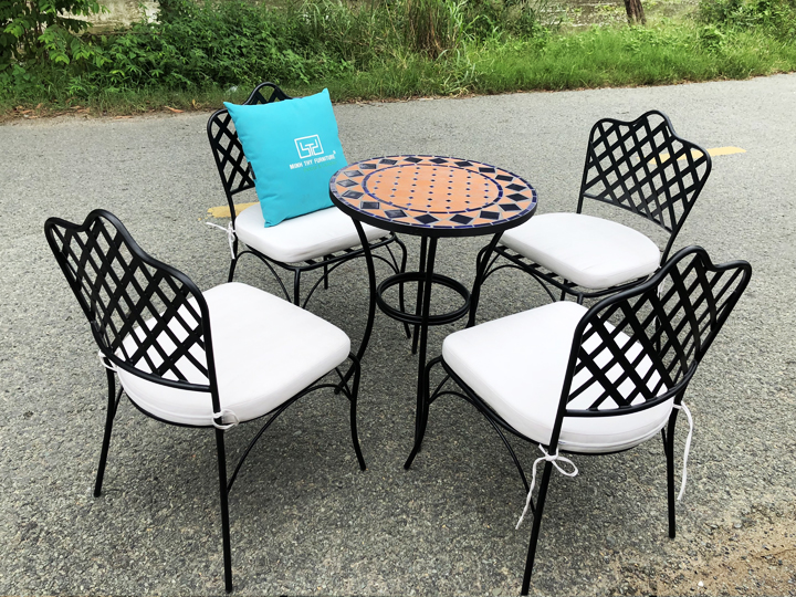 Bàn Ghế Sắt Mỹ Thuật BGS-MT423: Nét Đẹp Cổ Điển Châu Âu Cho Không Gian Ngoài Trời