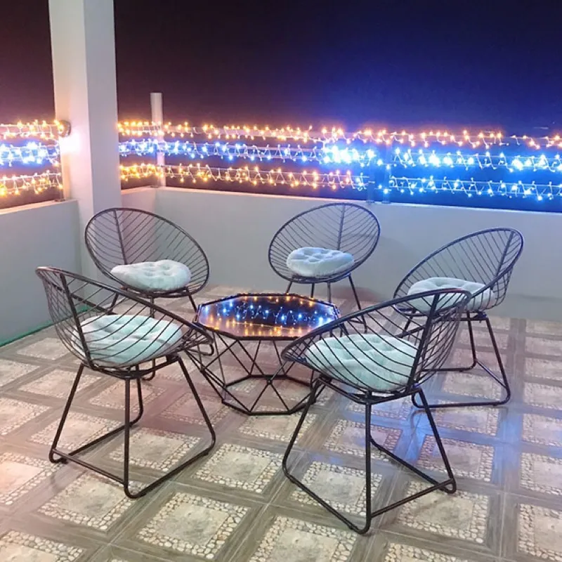 Thiết kế đẹp mắt của bộ bàn ghế sắt ngoài trời kim cương đen