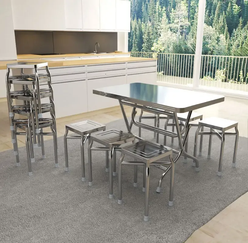 Bàn inox với thiết kế chân chắc chắn và bề mặt sáng bóng
