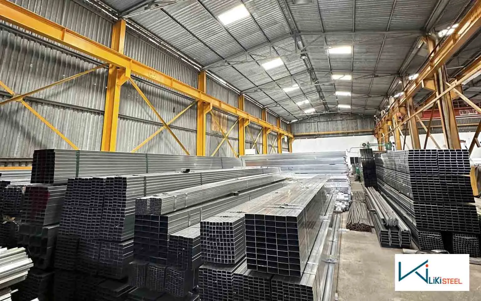 Inox 304 hộp 13x26 mang đến vẻ đẹp sang trọng, bền bỉ cho các công trình nội và ngoại thất.