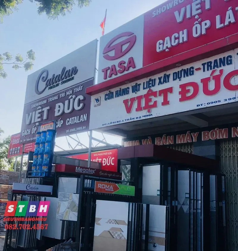 Bảng hiệu vật liệu xây dựng chữ nổi mica nền alu