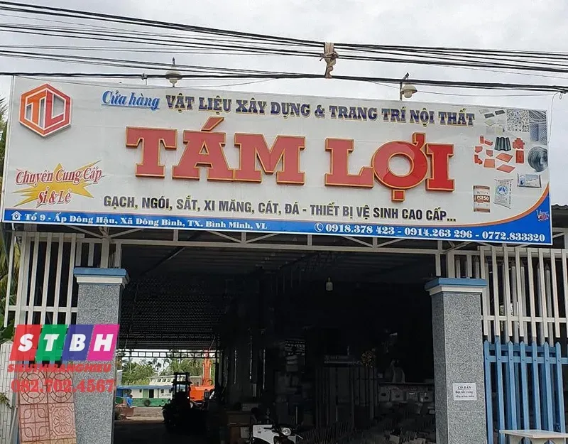 Bảng hiệu mica cho cửa hàng vật liệu xây dựng