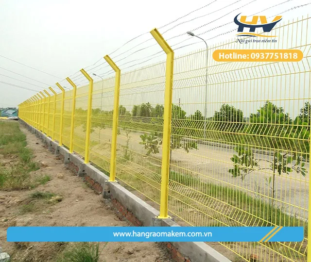 Mẫu lưới hàng rào mạ kẽm cột trái đào sơn tĩnh điện màu xanh mới nhất 2026