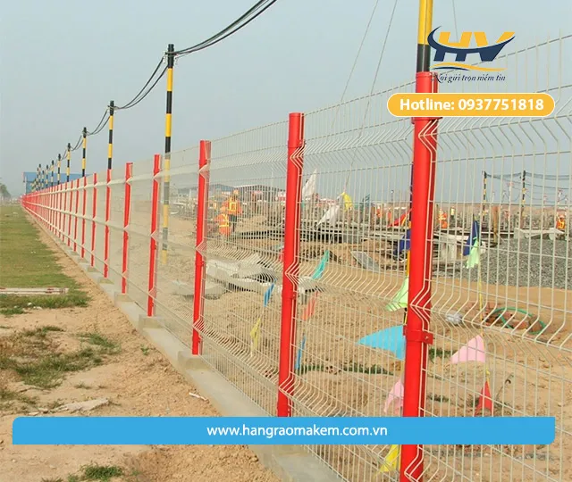 Mẫu hàng rào lưới thép cột tròn mạ kẽm nhúng nóng thi công tại công trình