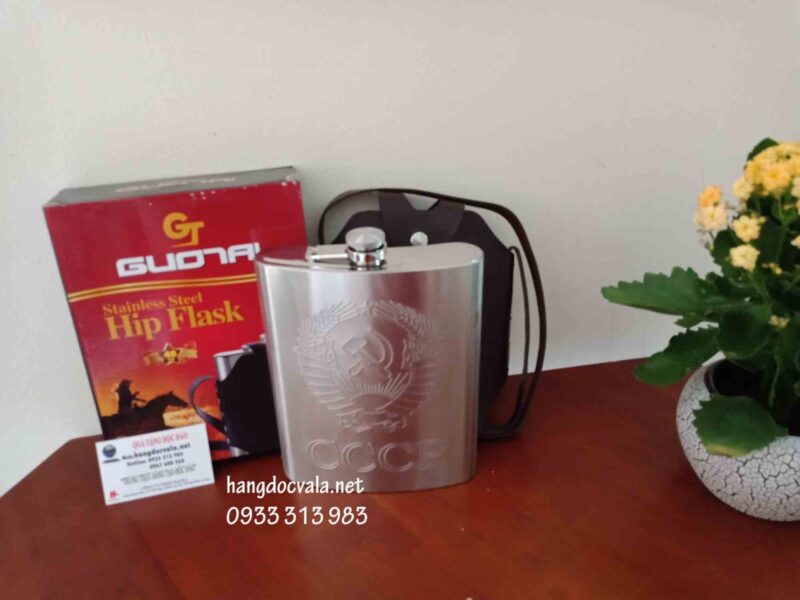 Bình Đựng Rượu Bằng Inox Mini Dập Logo CCCP: Món Quà Độc Đáo Cho Phái Mạnh