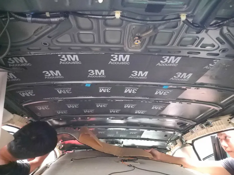 Dán cách âm trần xe giúp giảm tiếng mưa và gió