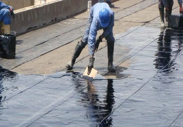 Xử lý bề mặt trần bằng nhựa đường chống thấm chuyên sâu