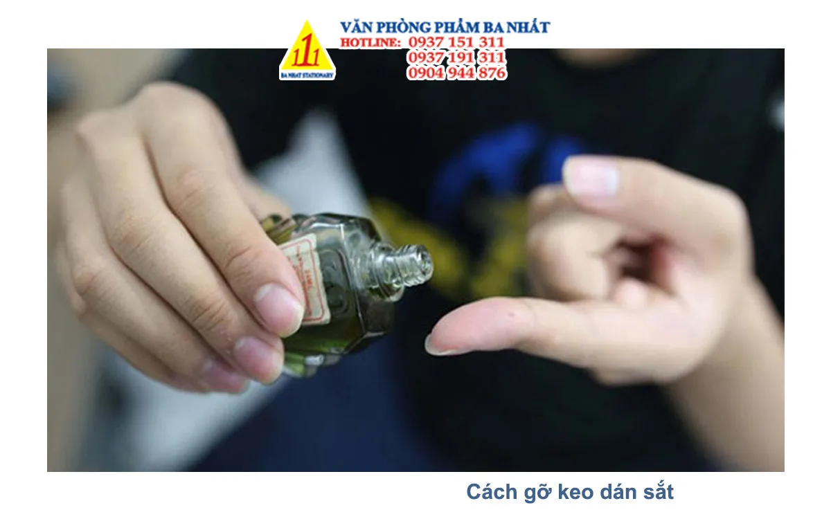 Sử dụng dầu gió để loại bỏ keo 502