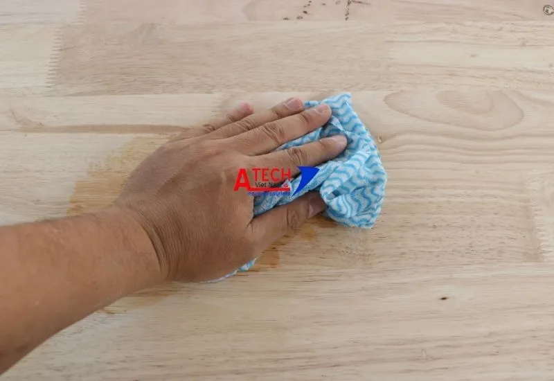 Tẩy keo dán sắt trên bề mặt nhẵn