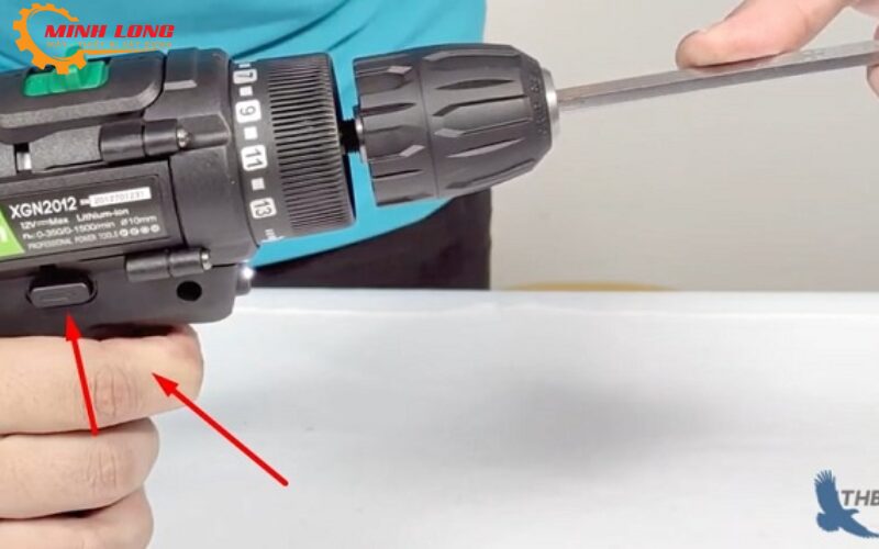 Hướng Dẫn Chi Tiết Cách Tháo Đầu Máy Khoan Bê Tông Chuẩn SDS Plus/Max