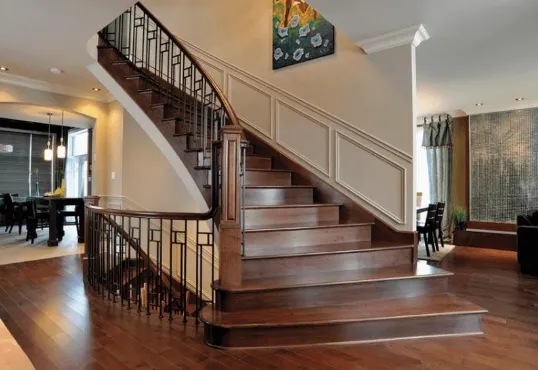 Mẫu cầu thang sắt với hoa văn tinh tế