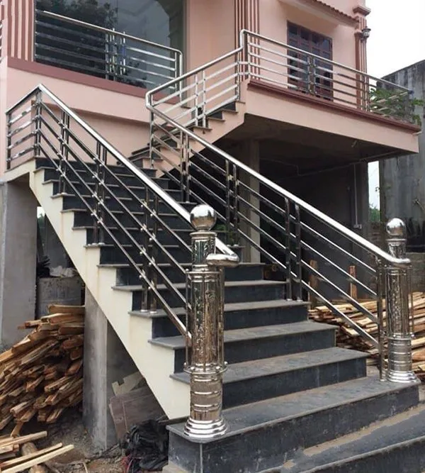 Mẫu cầu thang inox ngoài trời bền đẹp