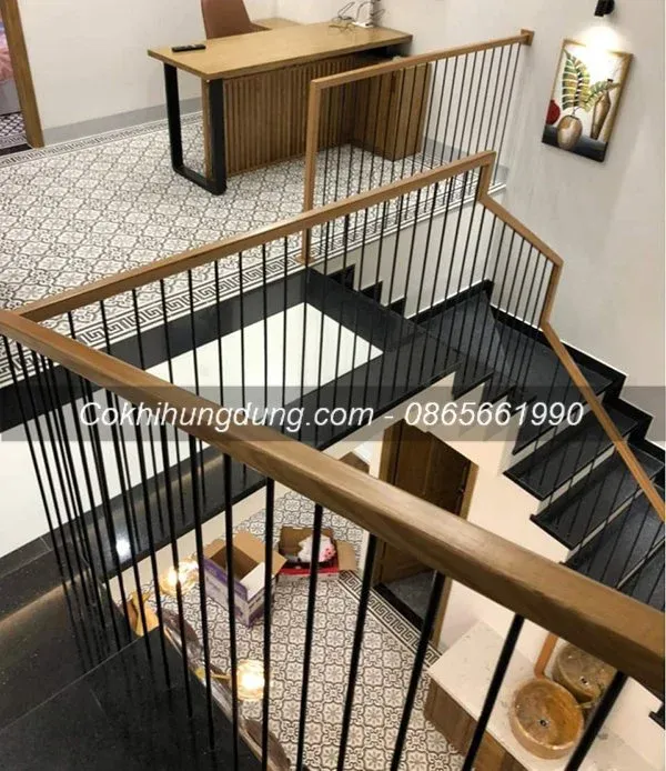 Mẫu cầu thang sắt giá rẻ với thiết kế cực kỳ đơn giản, nhẹ nhàng