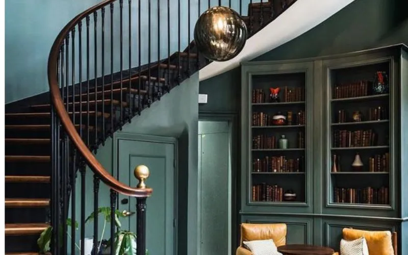 Cầu thang sắt đẹp được thiết kế đơn giản nhưng không kém phần tinh tế và sang trọng