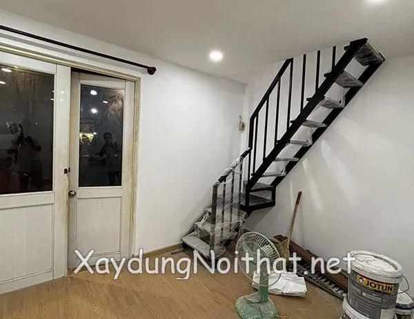 Cau thang sat gac lung 35