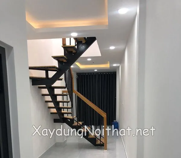 Cau thang sat gac lung 38